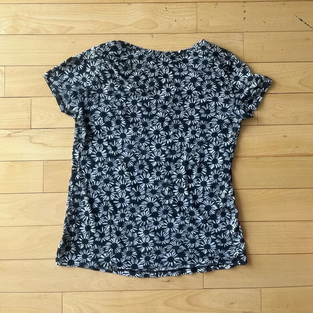 Urban Outfitters Black and White Floral Scoop Neck Shirt - Picture 2 of 5